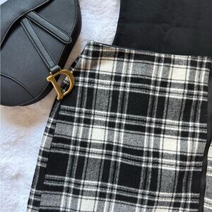 Hollister Black and White Plaid Fitted Skirt